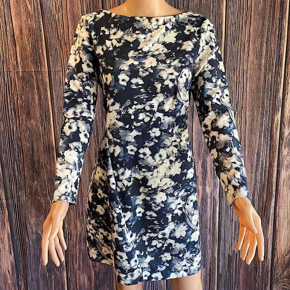 Zara woman NWT navy blue & white multi color floral long sleeve dress sz medium
